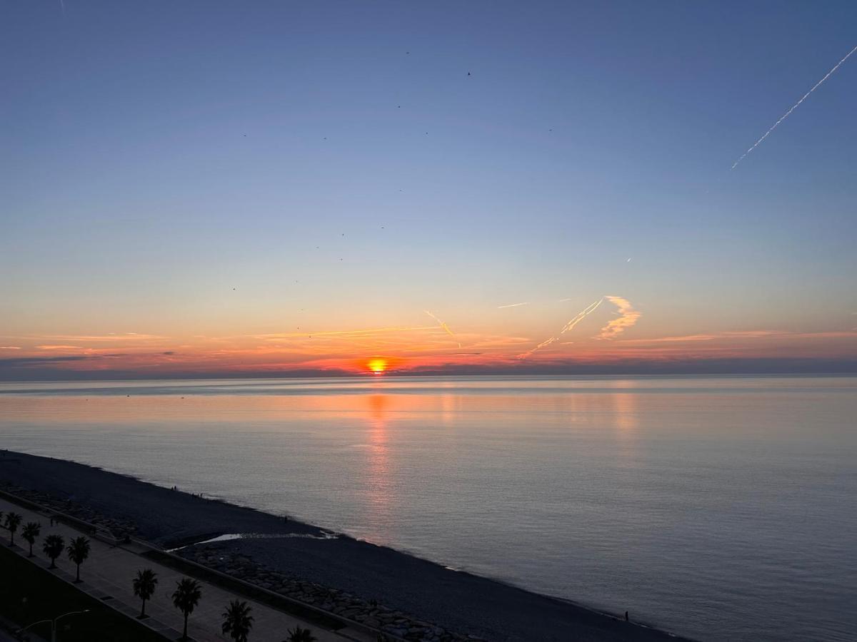 Zeyton Hotel Batumi Bagian luar foto