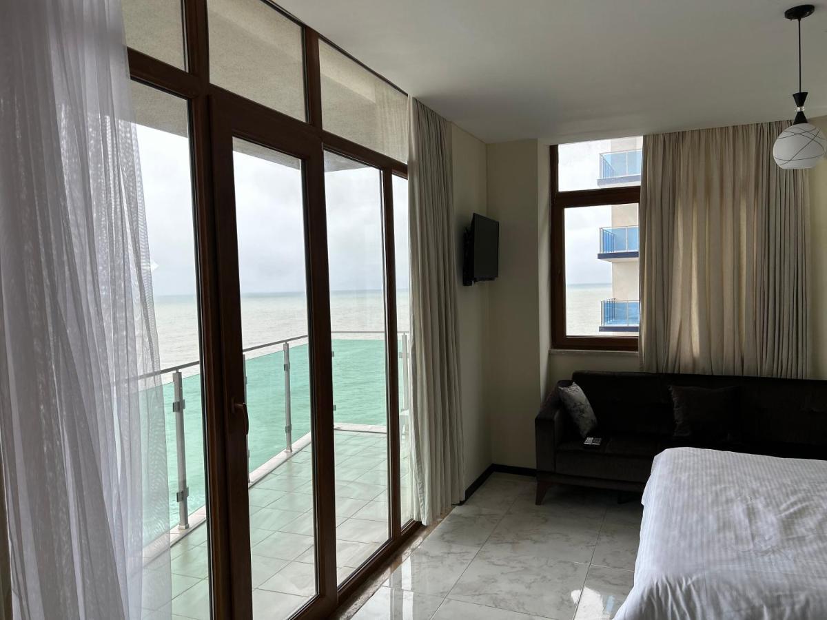 Zeyton Hotel Batumi Bagian luar foto