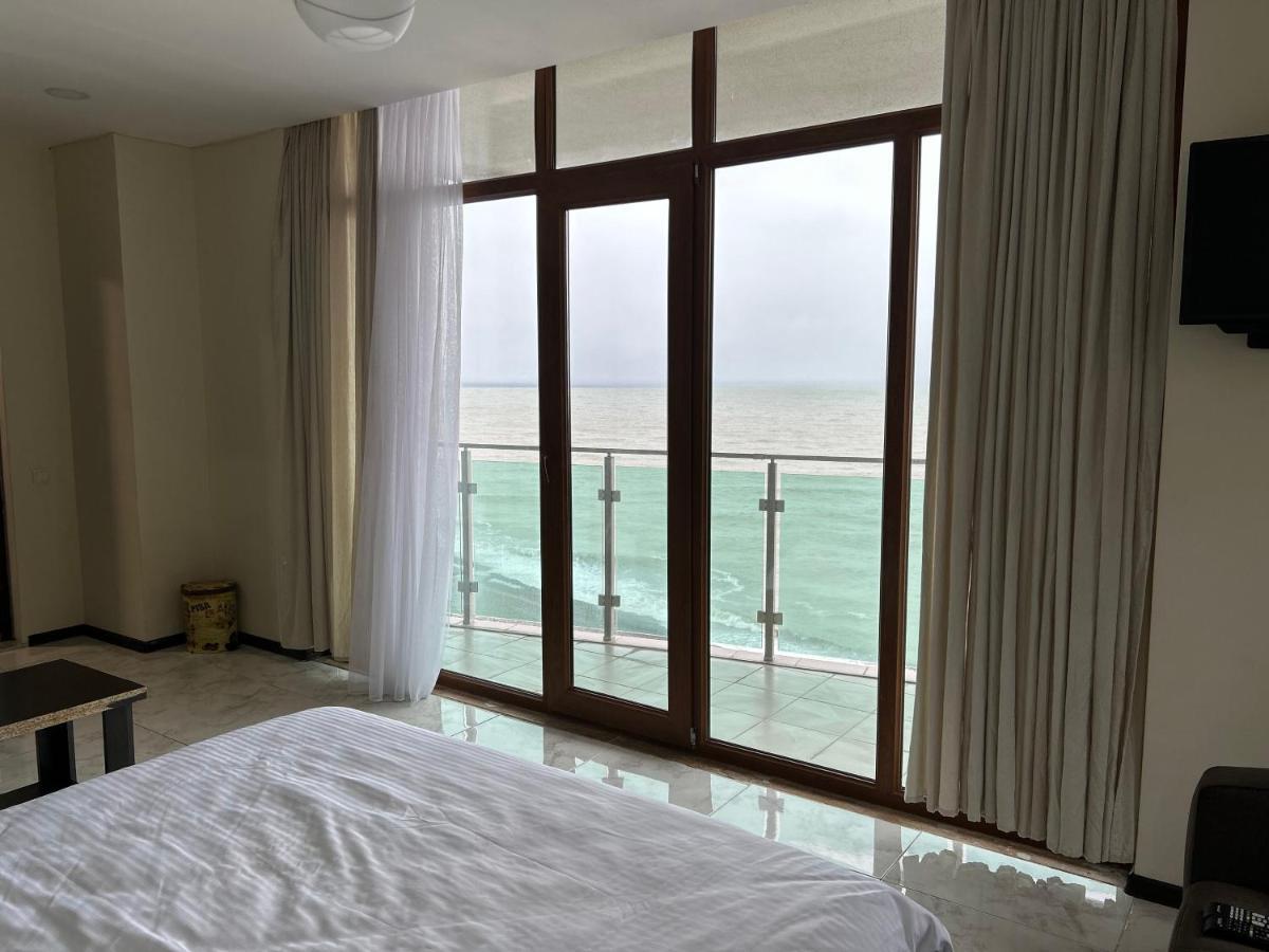 Zeyton Hotel Batumi Bagian luar foto