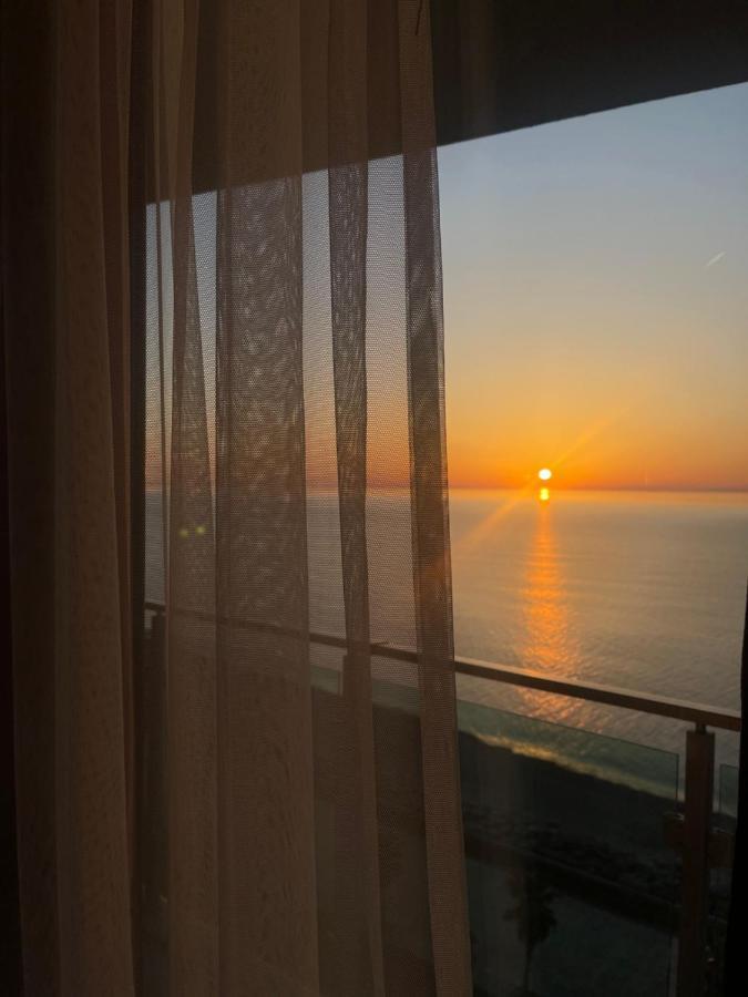 Zeyton Hotel Batumi Bagian luar foto